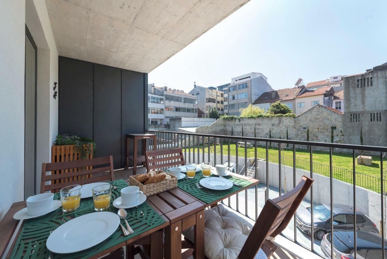 Lovelystay - Downtown Balcony Apartment With Free Parking Porto Exterior photo