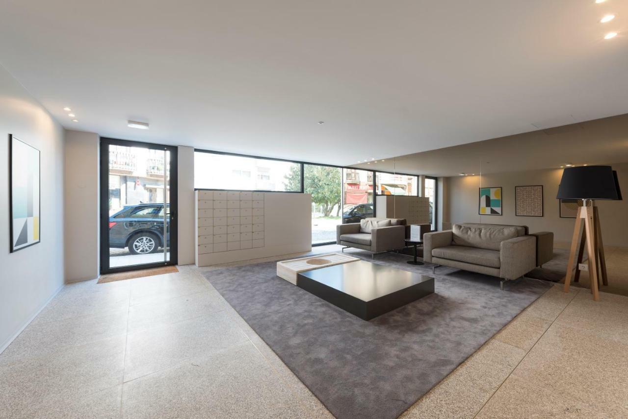 Lovelystay - Downtown Balcony Apartment With Free Parking Porto Exterior photo